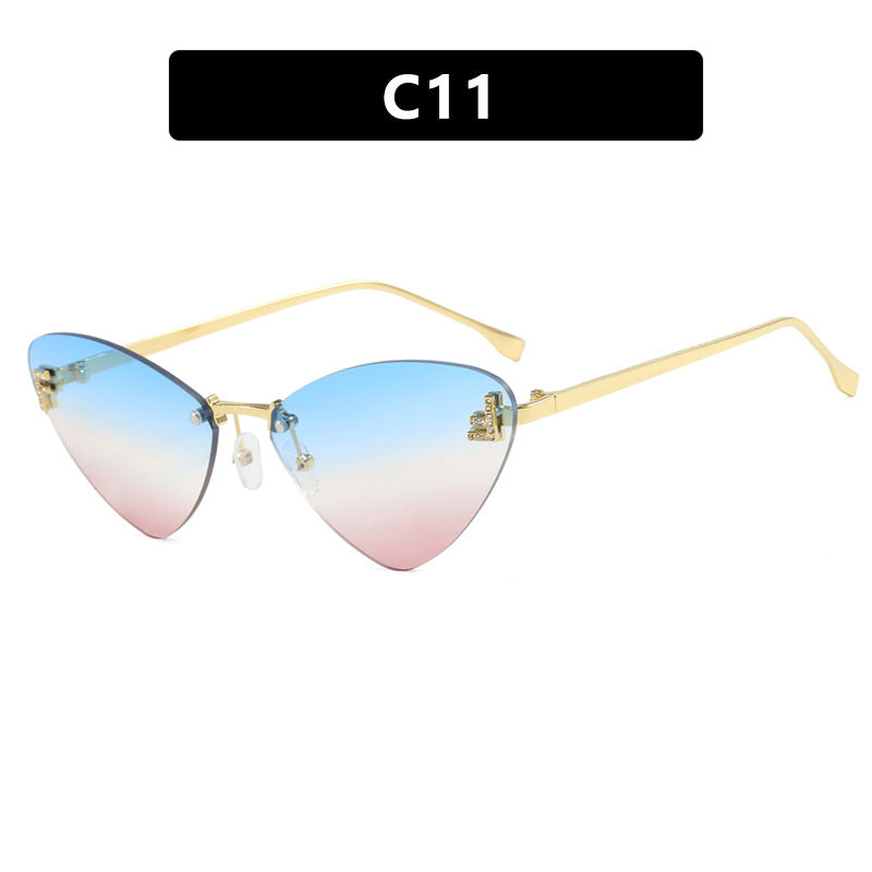 Damen extravagante Cat-Eye Sonnenbrille mit funkelnden Details Karnz