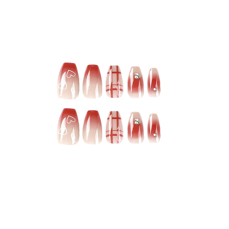 Elegante Nagelkunst mit Glitzerakzenten Karnz