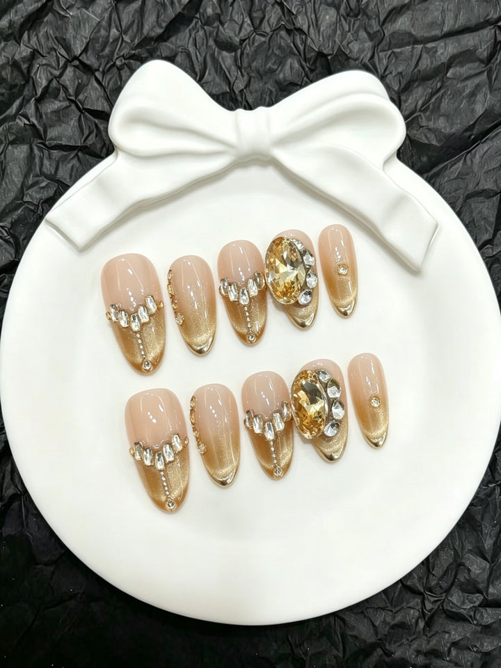 Elegantes Press-On-Nail-Set mit Edelstein-Akzenten