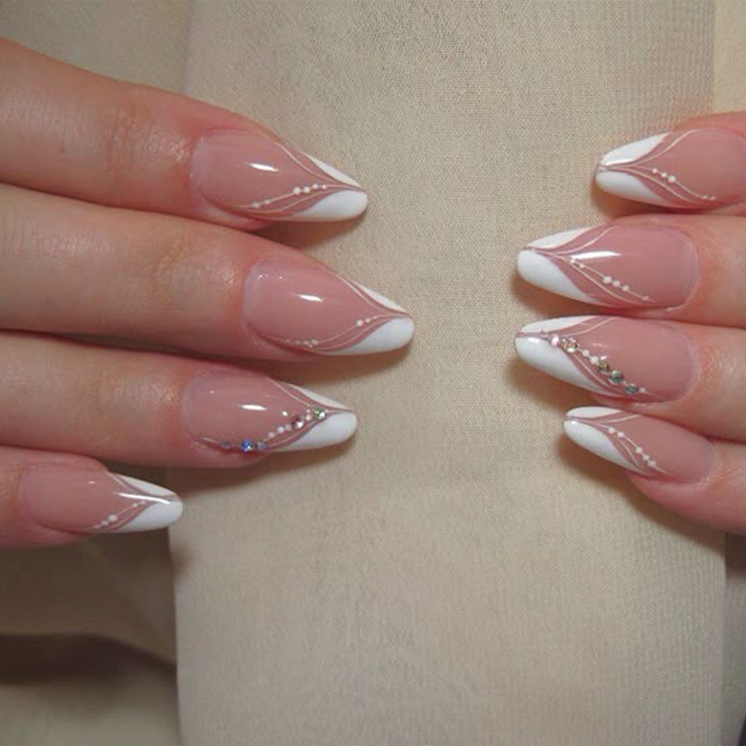 Elegante Stiletto Press-On Nägel mit Strass-Akzenten Karnz