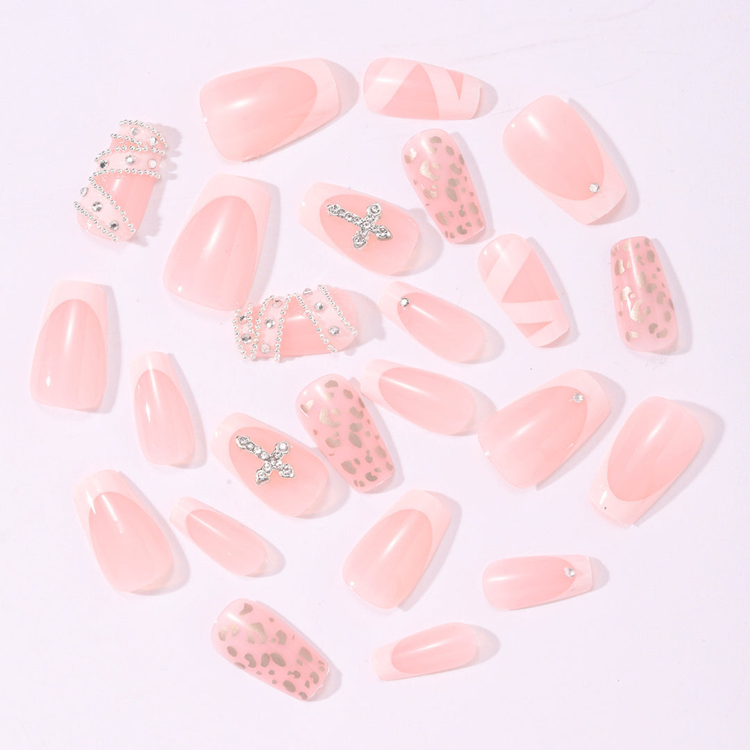 Elegante Nagelkunst mit Glitzer-Design Karnz