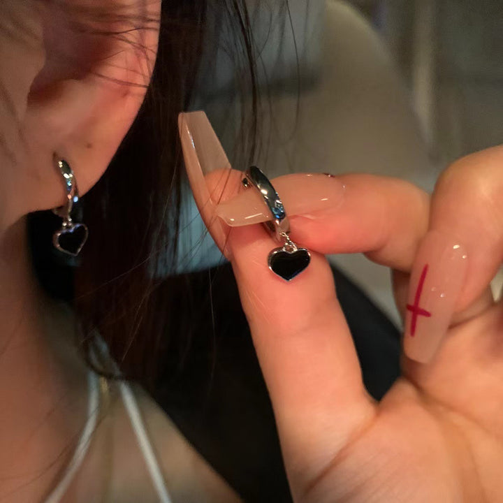 Herzförmige Charm Hoop Ohrringe Karnz