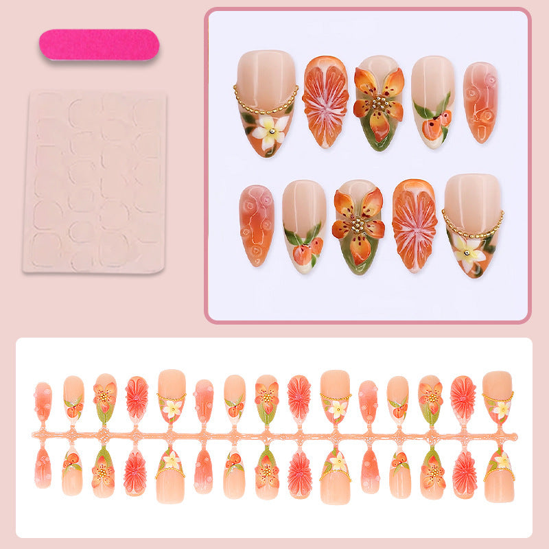 Kunstnagelset mit romantischen Blüten und fruchtigen Akzenten Karnz