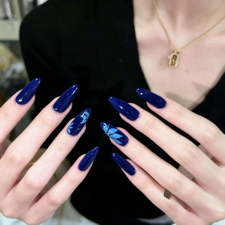 Dekorative Nagelkunst Karnz