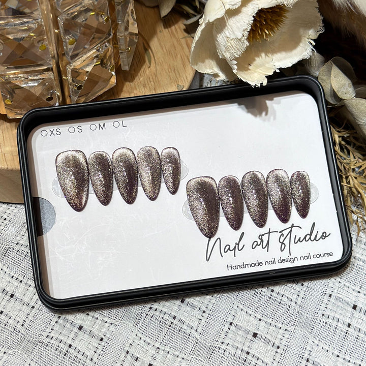 Glamouröser Stiletto Press-On Nagelset mit Glitzerfinish Karnz