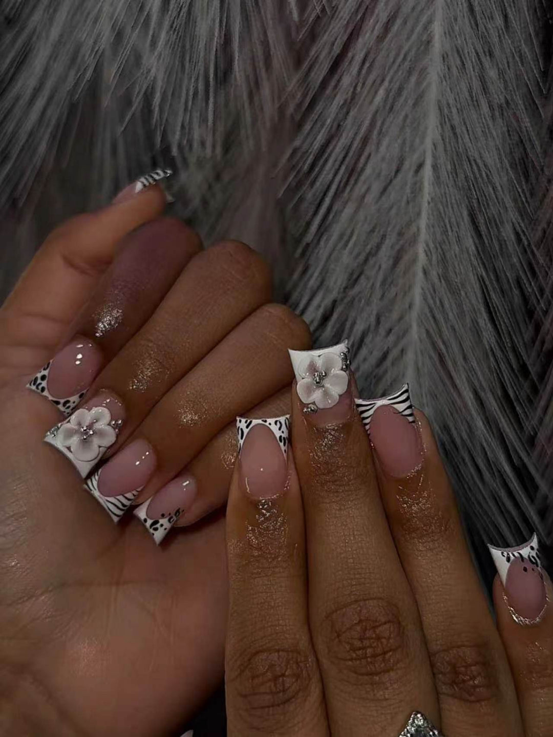 Luxuriöse Blumige Französische Spitzen-Nagelerweiterungen Karnz