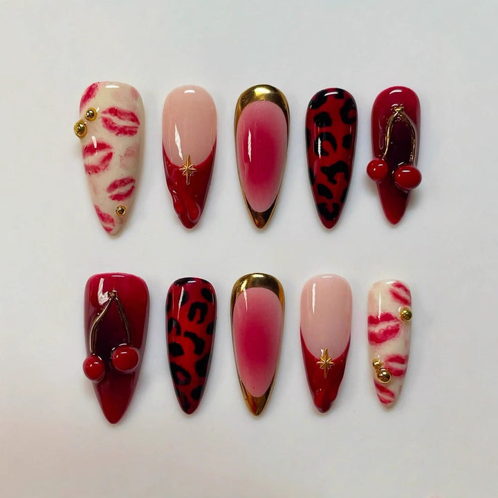 Künstlerisches Kuss-Themen Press-On Nagelkunst Karnz