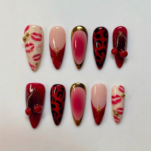 Künstlerisches Kuss-Themen Press-On Nagelkunst Karnz