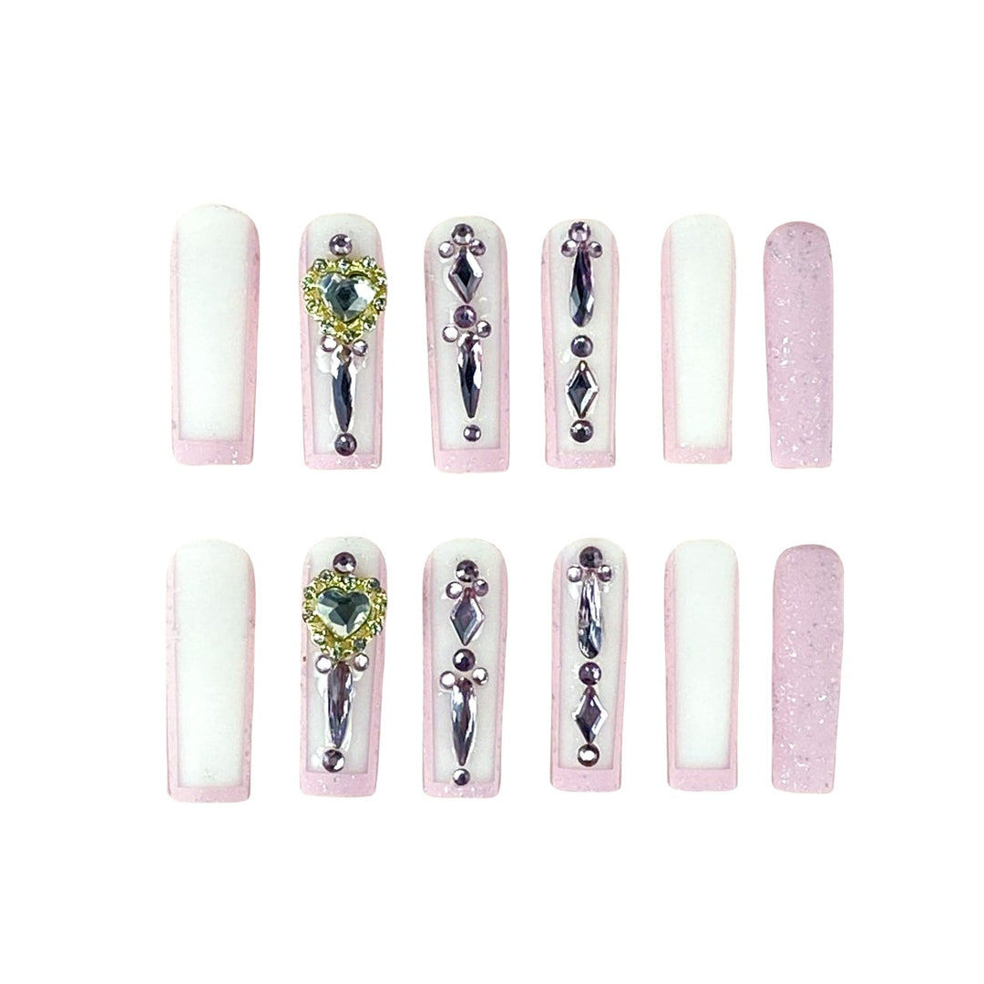 Dekoratives Acryl-Nageldesign Karnz