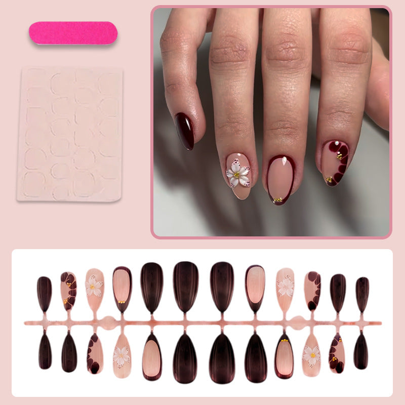 Kunstnagelset mit eleganten Blumenmustern und Glamour-Akzenten Karnz