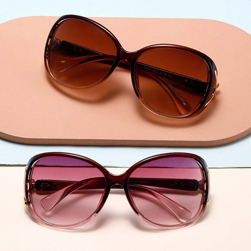 Damen Modische Sonnenbrille im eleganten Design mit auffälligen Verzierungen Karnz