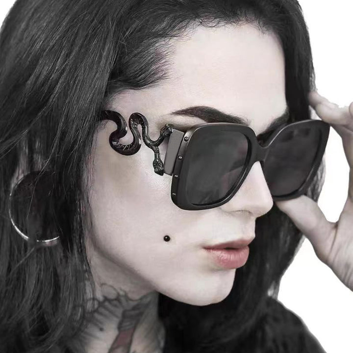 Damen extravagante Designer-Sonnenbrille mit luxuriösem Schlangenrahmen Karnz