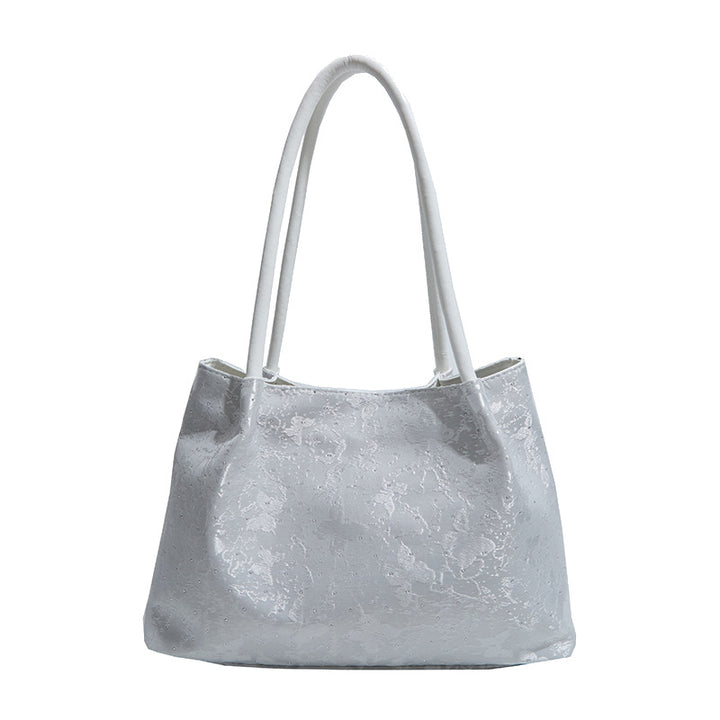 Stylische Handtasche mit metallischen Akzenten