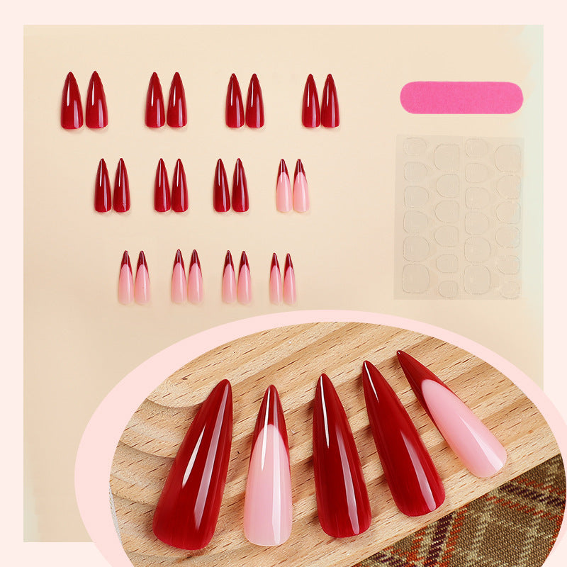Kreatives Kunstnagelset mit elegantem Farbverlauf Karnz