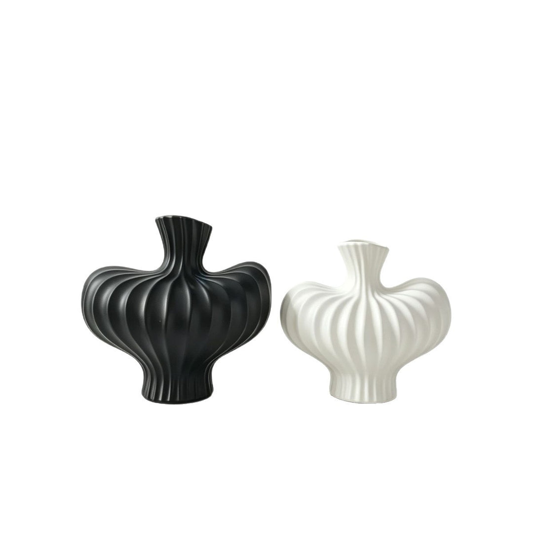Skulptierte gerippte dekorative Vase Karnz