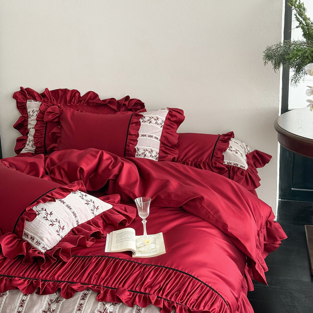 Luxuriöses Rüschen-Bettwäsche-Set aus Satin mit gestickter Bordüre