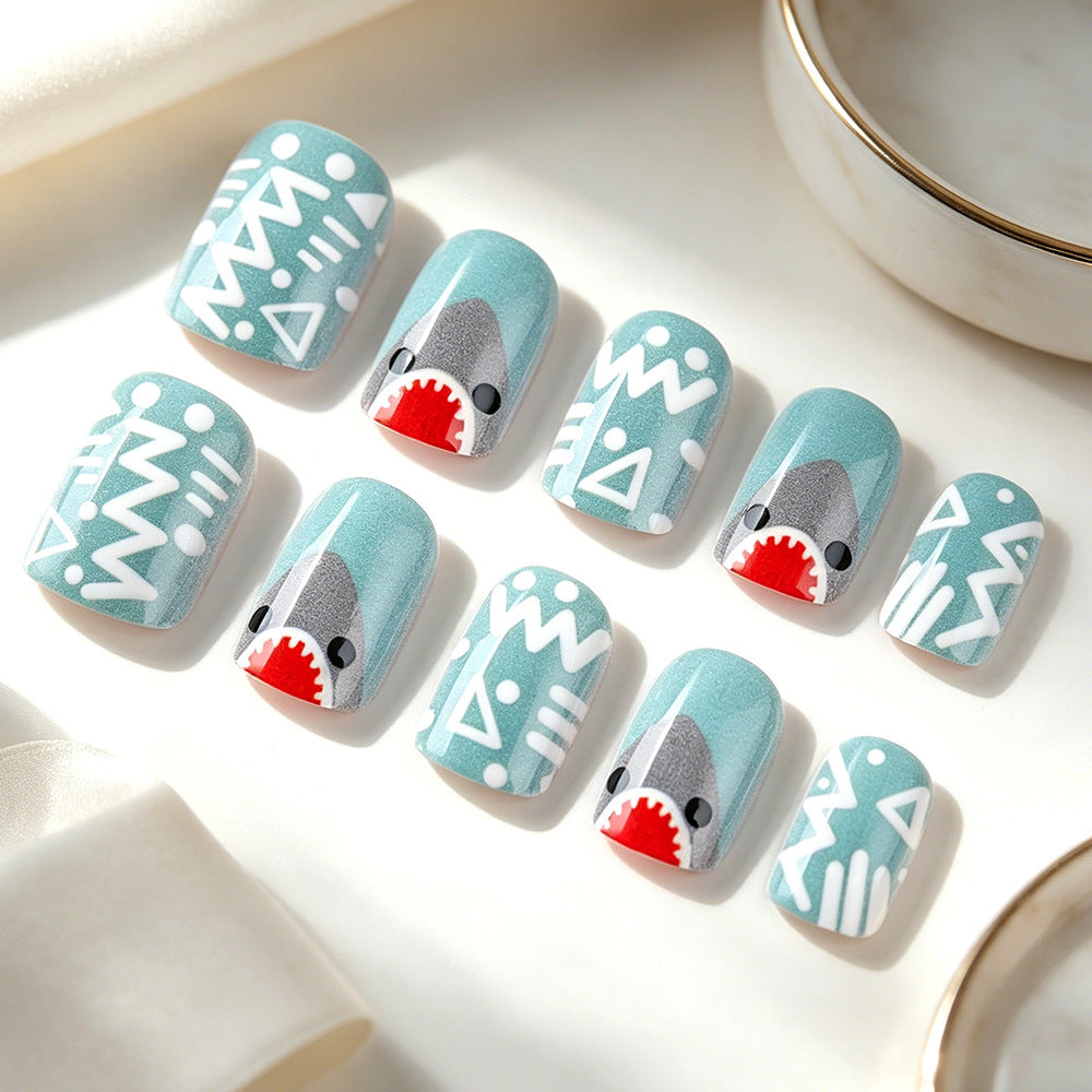 Künstlerisches Haifisch-Themen Press-On Nageldesign Karnz