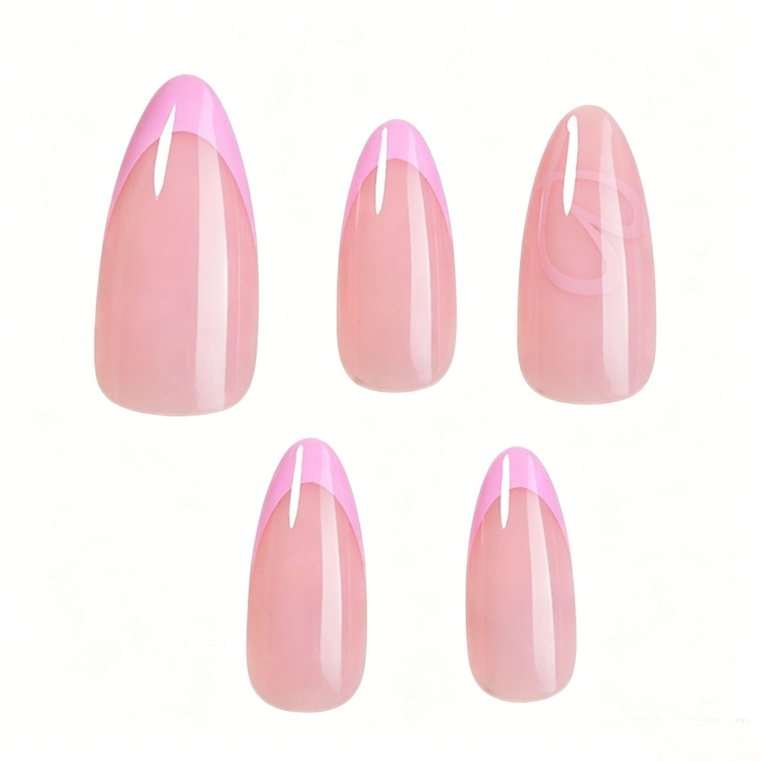 Elegante Stiletto-Nagelkunst-Tipps mit Herzdesign Karnz