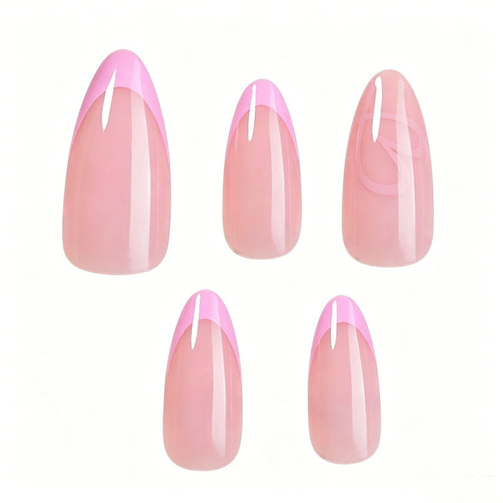 Elegante Stiletto-Nagelkunst-Tipps mit Herzdesign Karnz