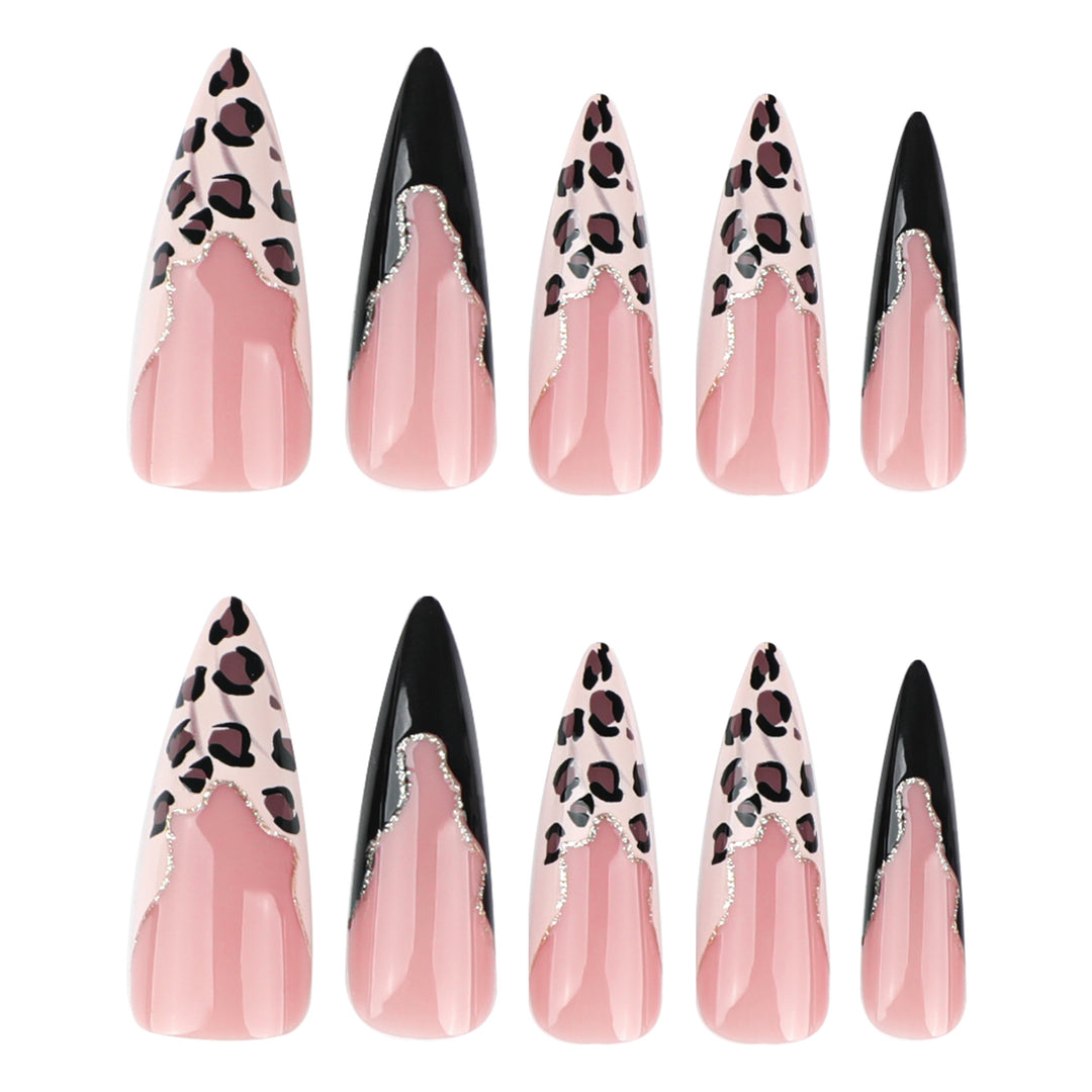 Kunstvolle Stiletto-Nägel im eleganten Leoparden-Design Karnz