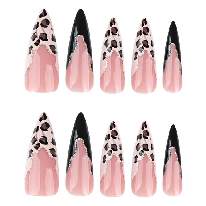 Kunstvolle Stiletto-Nägel im eleganten Leoparden-Design Karnz