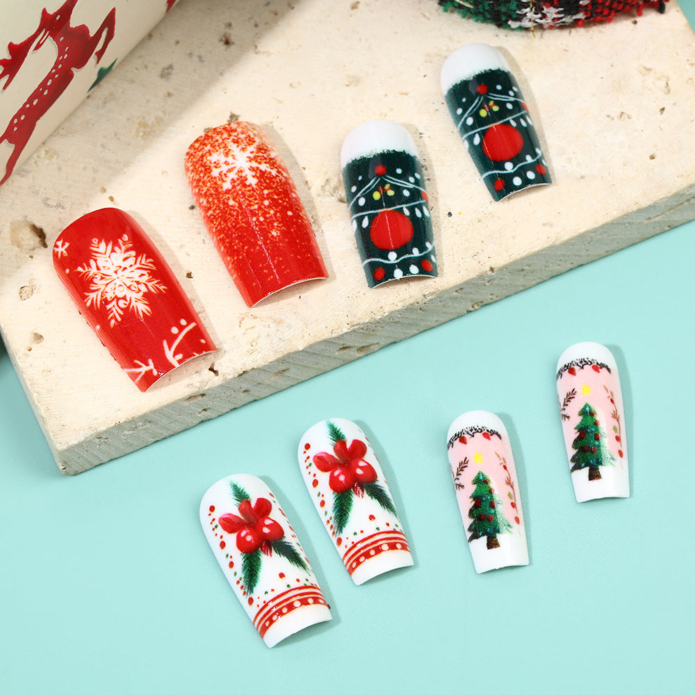 Festliche Kunstnägel im Weihnachtsdesign Karnz