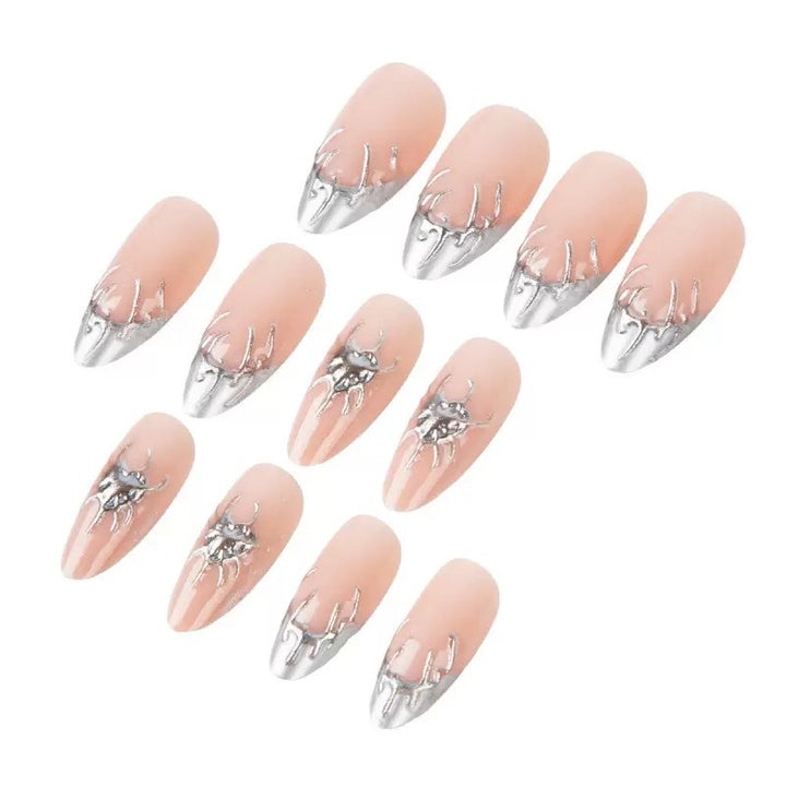 Kreative Nagelkunst mit stylischem Metallic-Finish Karnz