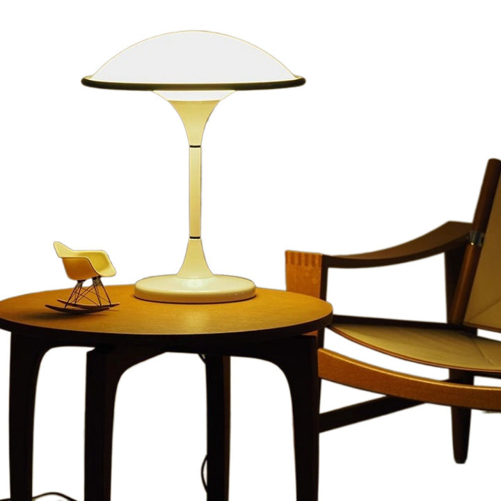 Moderne Stehlampe