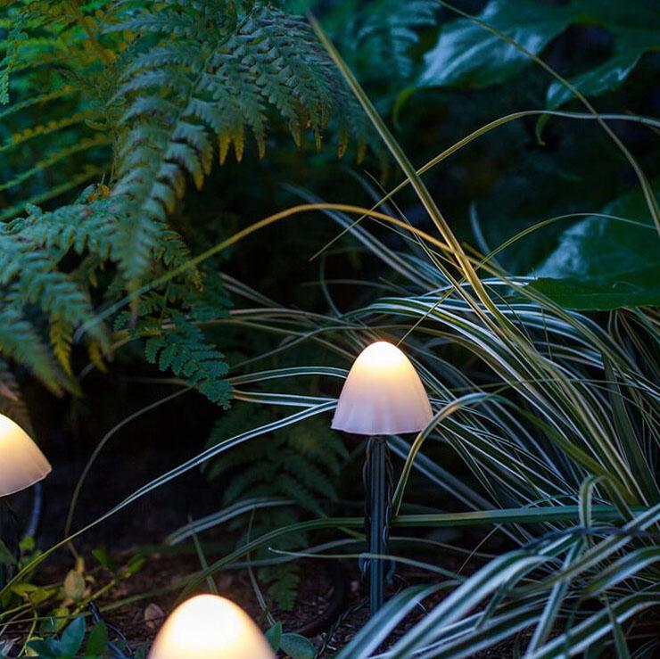 Moderne, kreative LED-Lichterkette in Pilzform aus Kunststoff für die Terrasse