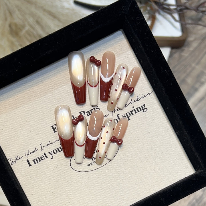Künstlerisch skulptierte Nagelspitzen