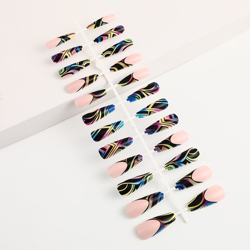 Künstliche Nagelspitzen mit buntem Abstract-Design Karnz
