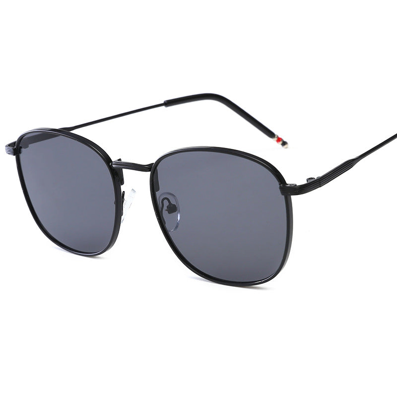 Damen stilvolle oversized Sonnenbrille mit glamourösem Metallrahmen Karnz