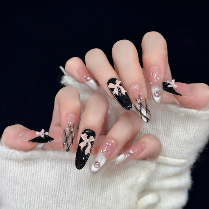 Künstliche Nagelspitzen mit Eleganten Schleifen und Glitzerdetails Karnz