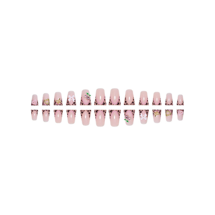 Künstlerische Nagelkunst Karnz