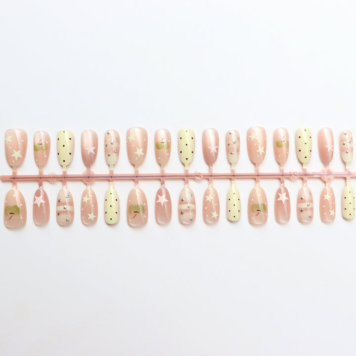 Dekoratives Press-On-Nagelset mit Stern- und Punktdesign Karnz