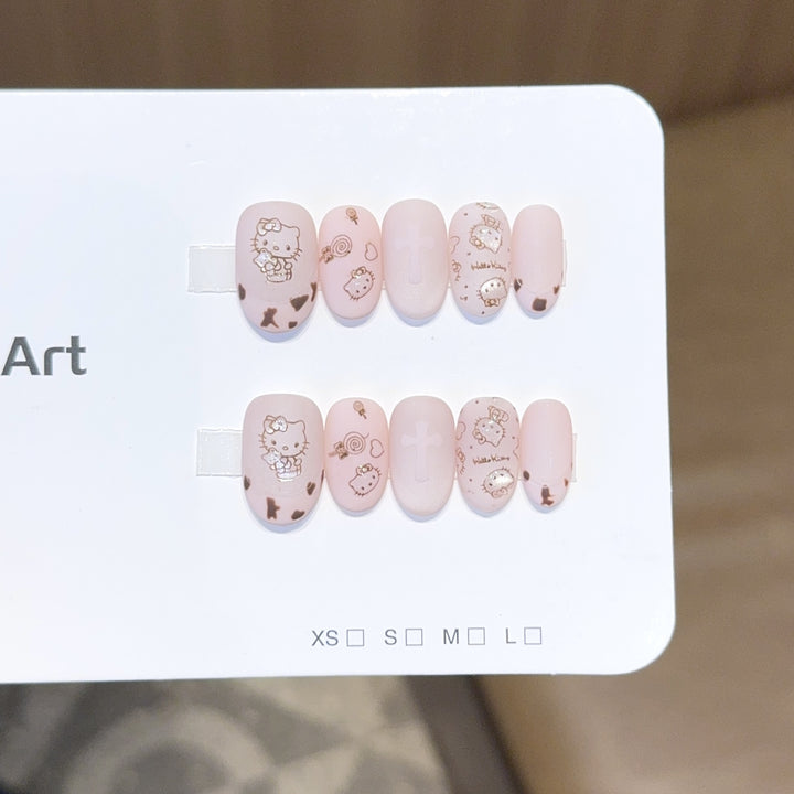 Kunstnagelset mit Verspieltem Hello Kitty Motiv Karnz