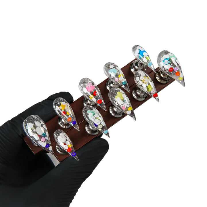 Glamouröse Stiletto Press-On Nägel mit Glitzerakzenten