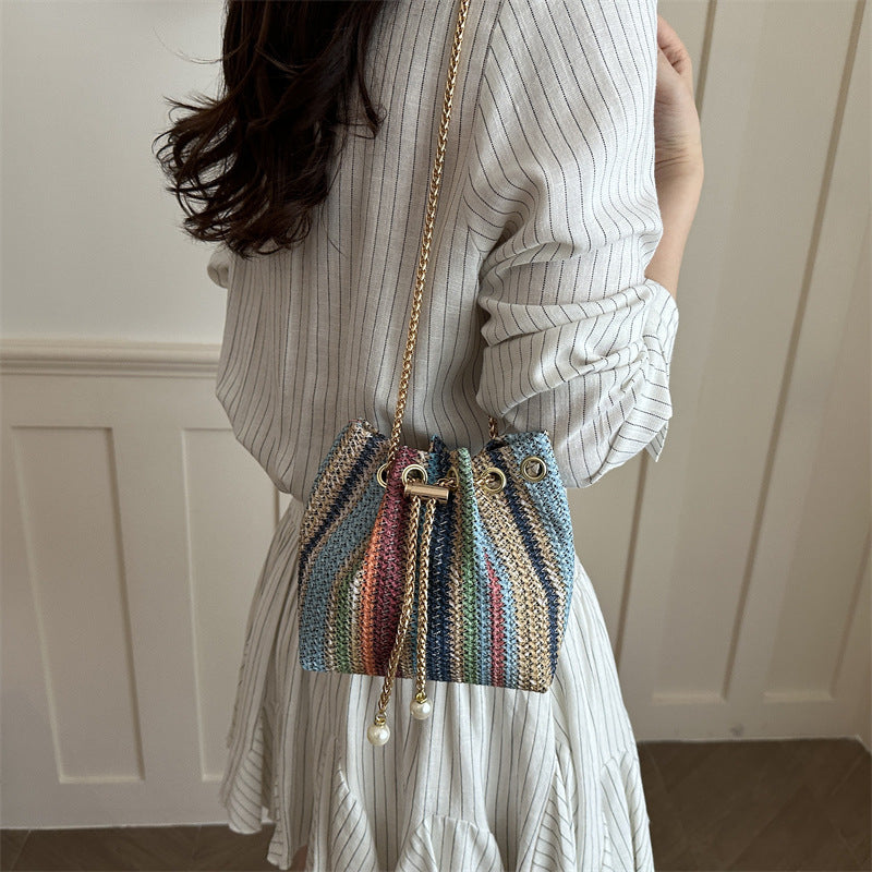 Künstlerisch gewobene Bucket Bag
