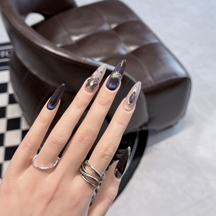 Elegante Stiletto Press-On Nagelkunst Set mit Edelsteinakzenten Karnz