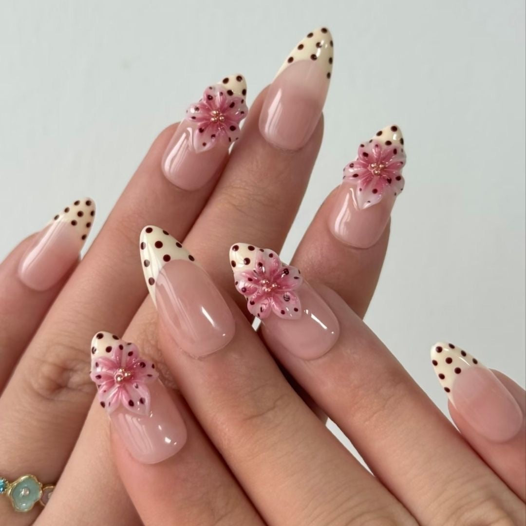 Künstlerisches Floral Design Press-On Nägel Set Karnz