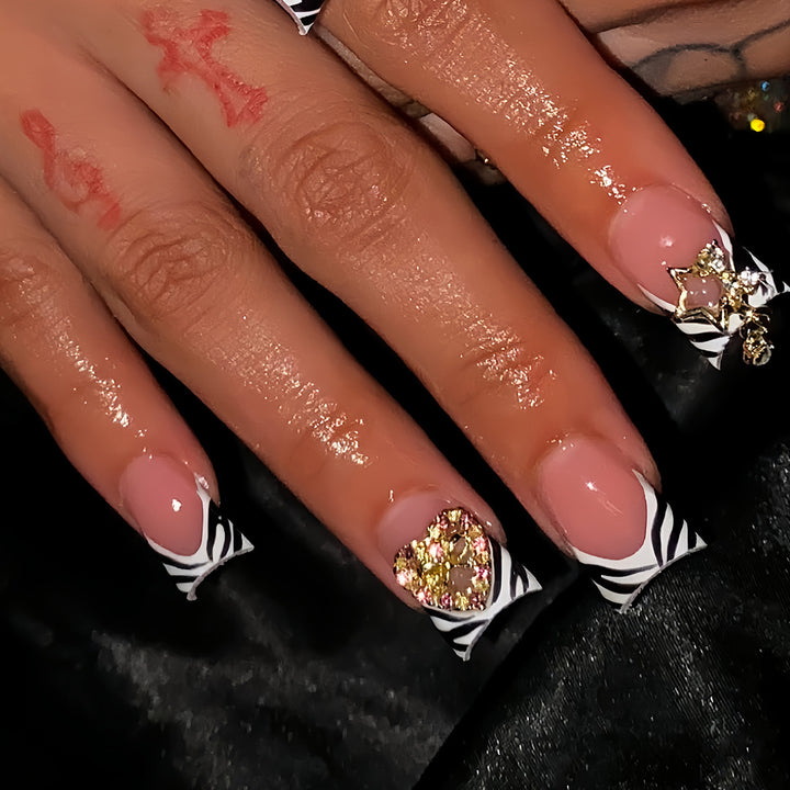 Dekorative Strass- und Zebra-Muster Druck-Nägel Karnz