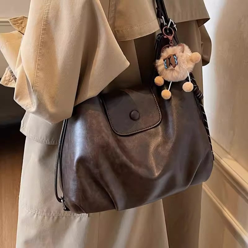 Moderne Schultertasche mit Praktischem Klappenverschluss Karnz