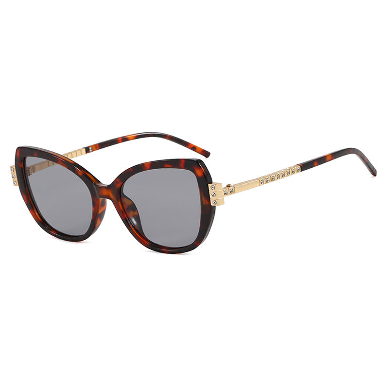 Damen oversized Sonnenbrille mit schützendem UV-Filter und eleganten Akzenten Karnz