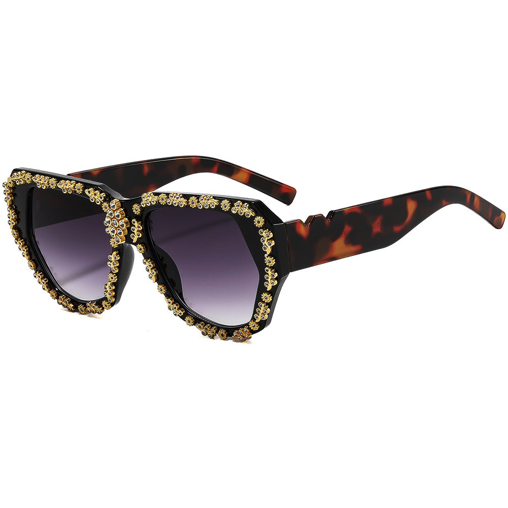 Damen modische Sonnenbrille mit opulentem Kristallrahmen Karnz