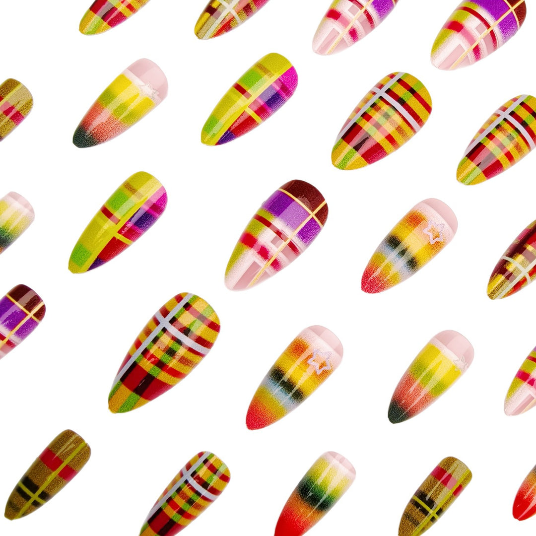 Kreative Kunstnägel mit Auffälligem Plaid-Muster Karnz