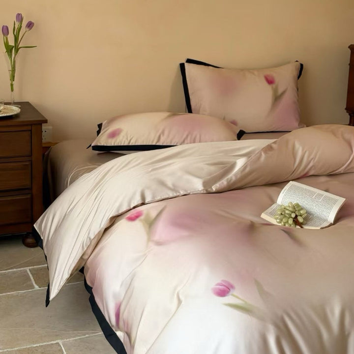 Luxuriöse Satin-Bettwäsche-Garnitur mit Tulpenmuster und Kontrastpaspel