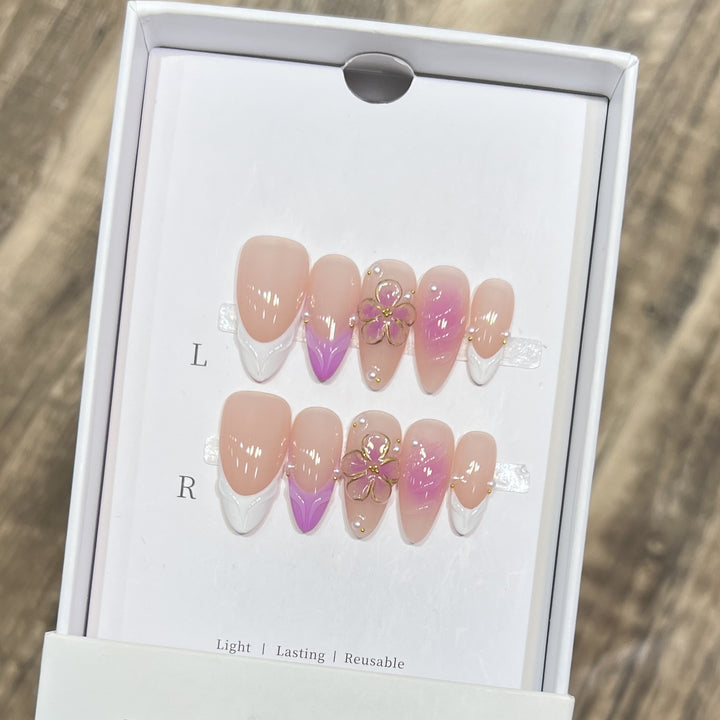 Künstlerisches Floral Press-On Nagelset Karnz