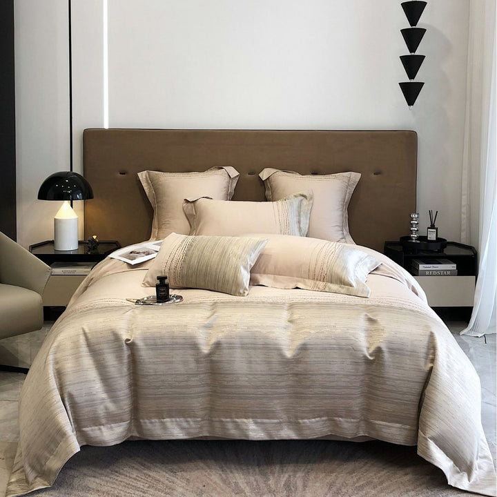 Luxuriöses Satin-Bettwäsche-Set mit Jacquardstruktur und Zierkissen
