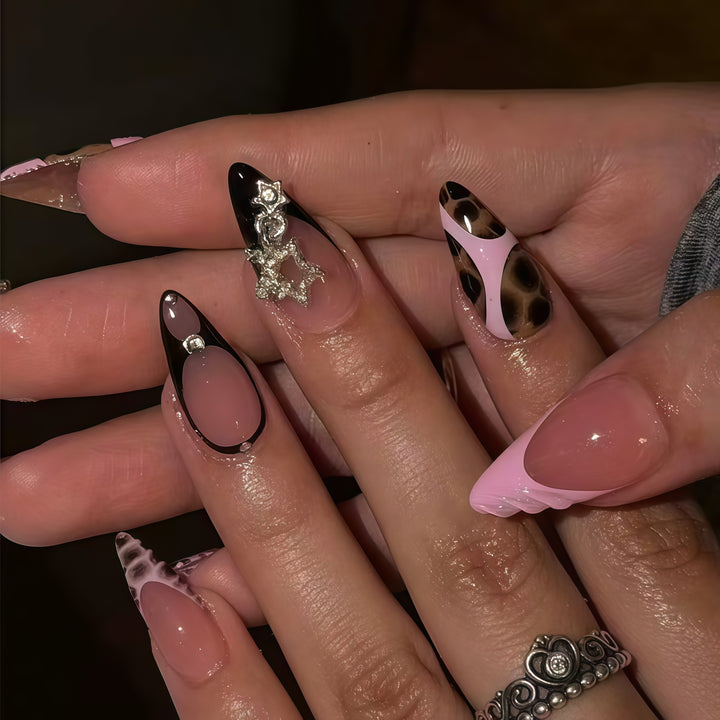 Stylische abstrakte Druck-Nagelverlängerungen Karnz