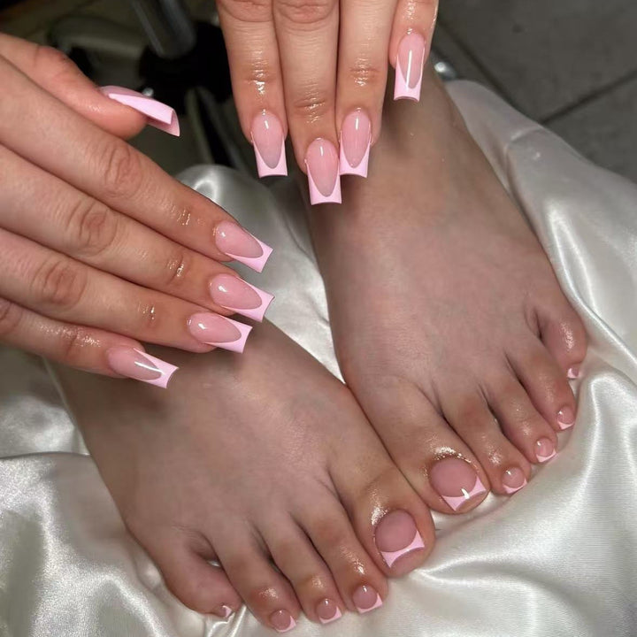 Kunstnagelset mit elegantem French Design und Glanz-Finish Karnz